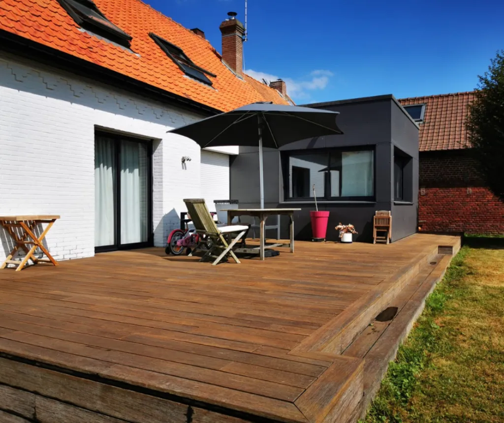 Démoussage et nettoyage de dalles de terrasse à Lille